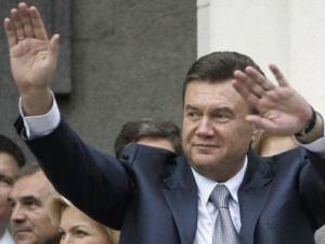 Янукович покидает Варшаву