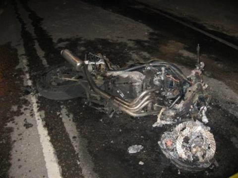 Під Києвом мотоцикліст протаранив автобус з хасидами Під Києвом мотоцикліст протаранив автобус з хасидами