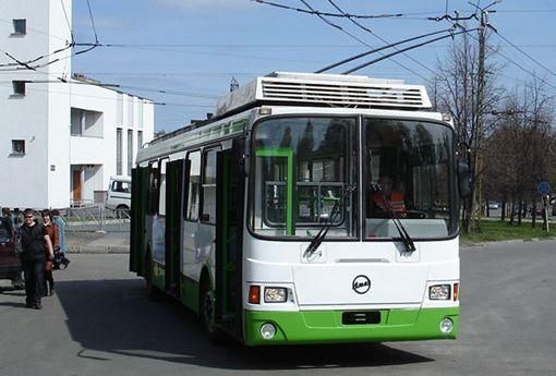 В Черновцах троллейбус насмерть переехал девушку В Черновцах троллейбус насмерть переехал девушку