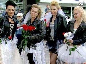 У Ялті 40 наречених демонстрували різні стилі вбрання