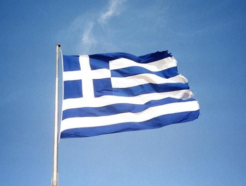 Греция приняла бюджет-2012 с большим дефицитом, чем ожидают кредиторы