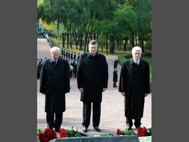 Президент Украины принял участие в церемонии возложения цветов к памятнику жертвам Бабьего Яра