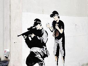 В Британии неизвестные закрасили одну из работ Бэнкси