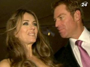 Актриса Элизабет Херли обручилась