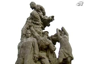 В Киеве заложили первый камень музейного комплекса "Бабий Яр" В Киеве заложили первый камень музейного комплекса "Бабий Яр"