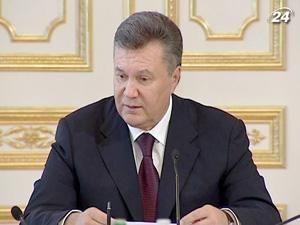 Янукович доручив Азарову навести порядок у Кабміні 