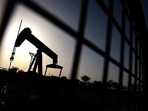 Ціни на нафту знижуються на тлі слабкої економіки США
