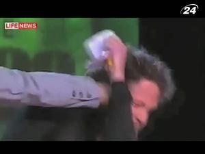 Российскому миллиардеру грозит тюрьма за драку на телешоу Российскому миллиардеру грозит тюрьма за драку на телешоу