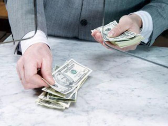 В августе украинцы меньше принесли денег в банки В августе украинцы меньше принесли денег в банки