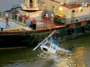 В Нью-Йорке в реку упал вертолет с туристами