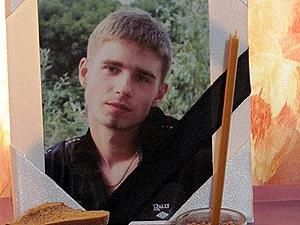 Янукович доручив Пшонці розбіратись у смерті студента в міліції Янукович доручив Пшонці розбіратись у смерті студента в міліції