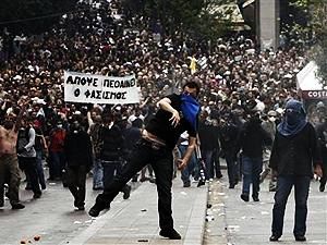 В Греции произошли столкновения между демонстрантами и полицией - 5 октября 2011 - Телеканал новин 24