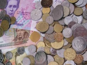 Соцвиплати підвищаться на 2,5% в 2012 році