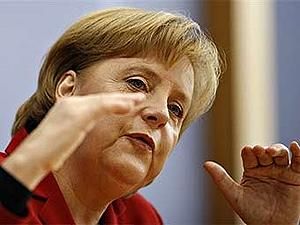 Меркель: Греція має залишитись у Єврозоні