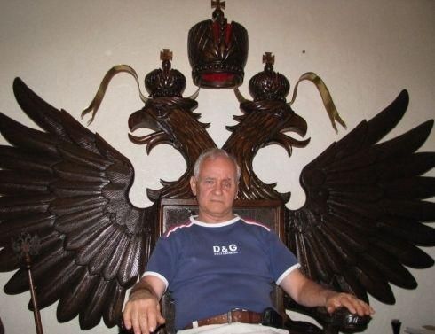 Пенсионер из Ровно вырезал дубовый трон для Президента России Пенсионер из Ровно вырезал дубовый трон для Президента России