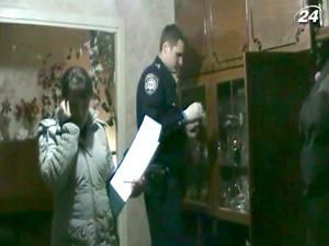 8-річну дівчинку знайшли мертвою і зґвалтованою у сусідській квартирі 8-річну дівчинку знайшли мертвою і зґвалтованою у сусідській квартирі