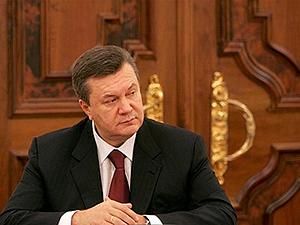 Янукович у Греції попросив підтримати Маріупольський університет