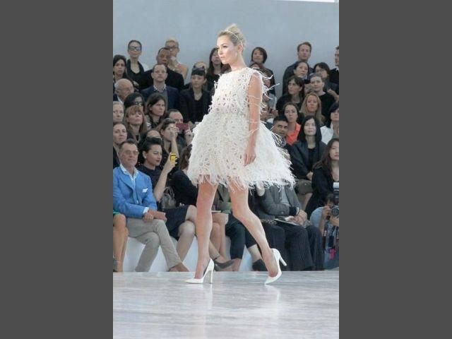 Кейт Мосс закрила показ Louis Vuitton Кейт Мосс закрила показ Louis Vuitton