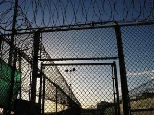 Харківщина: Троє засуджених отруїлись клеєм, один з них помер Харківщина: Троє засуджених отруїлись клеєм, один з них помер