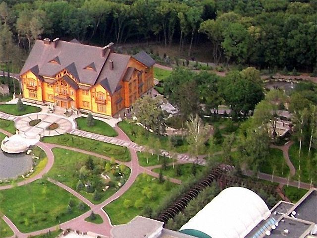 Хоромы Януковича в "Межгорье" поражают своими размерами Хоромы Януковича в "Межгорье" поражают своими размерами