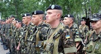 Янукович скоротив армію на 8 тисяч осіб