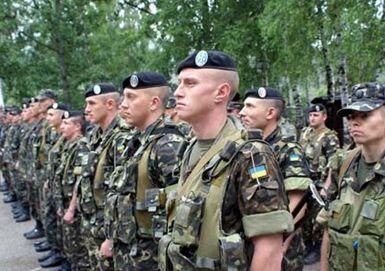 Янукович сократил армию на 8 тысяч человек