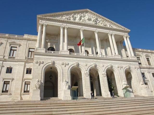 Агентства могут понизить рейтинги Бельгии и Португалии Агентства могут понизить рейтинги Бельгии и Португалии