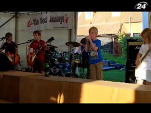 Видео кавера Metallica, который исполняют дети, бьет рекорды на Youtube