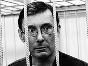 Защита попросила освободить Луценко, суд ушел совещаться Защита попросила освободить Луценко, суд ушел совещаться