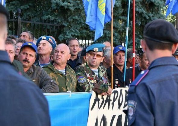 "Афганцы" не отпустят Верховную Раду, пока та не распустится "Афганцы" не отпустят Верховную Раду, пока та не распустится