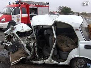 Фатальный маневр: на крымской дороге не разминулись два "Москвича" Фатальный маневр: на крымской дороге не разминулись два "Москвича"