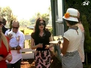 Зірки відвідали щорічний турнір з поло Veuve Clicquot Polo Classic Зірки відвідали щорічний турнір з поло Veuve Clicquot Polo Classic