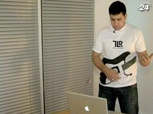 Британці придумали футболку для гри на гітарі без гітари
