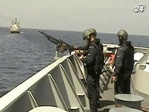 Британський та американський спецназ затримав 11 піратів Британський та американський спецназ затримав 11 піратів