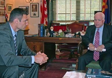 Кличко говорив з сенатором США МакКейном про Тимошенко Кличко говорив з сенатором США МакКейном про Тимошенко