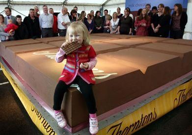 У Британії виготовили шоколадку вагою 6 тонн
