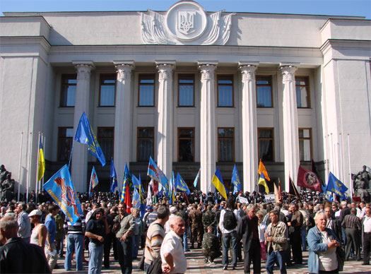 Воины-афганцы не выпускали из своего офиса налоговиков, которые пришли с проверкой