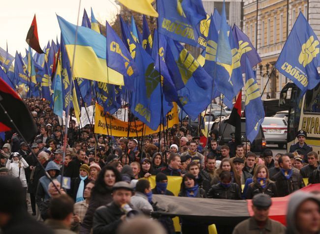 Півтисячі активістів "Свободи" вирушили до Києва на святкування річниці УПА Півтисячі активістів "Свободи" вирушили до Києва на святкування річниці УПА