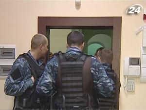 Прокуратура: Податківці обшукали офіс афганців помилково Прокуратура: Податківці обшукали офіс афганців помилково