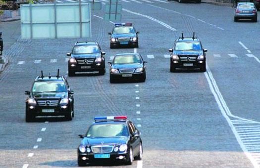 ЗМІ: Кортеж Президента потрапив у ДТП ЗМІ: Кортеж Президента потрапив у ДТП