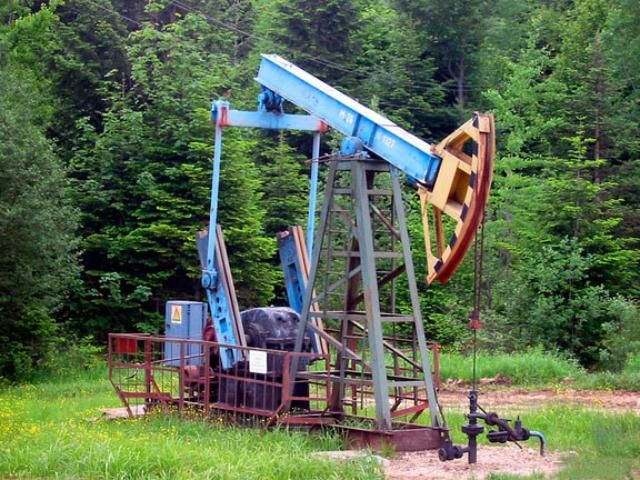 Україна продовжує скорочувати видобуток нафти і газу Україна продовжує скорочувати видобуток нафти і газу