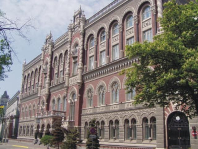 Юрист радить судитися з НБУ щодо вкладів "Укрпромбанку" Юрист радить судитися з НБУ щодо вкладів "Укрпромбанку"