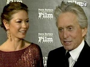 Батько Майкла Дугласа відзначив сина нагородою за вклад у кіно Батько Майкла Дугласа відзначив сина нагородою за вклад у кіно