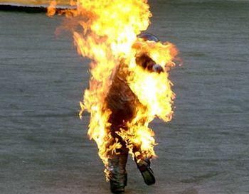 У Франції вчителька підпалила себе на очах в учнів У Франції вчителька підпалила себе на очах в учнів