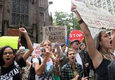 Полиция арестовала десятки протестующих в мегаполисах США Полиция арестовала десятки протестующих в мегаполисах США