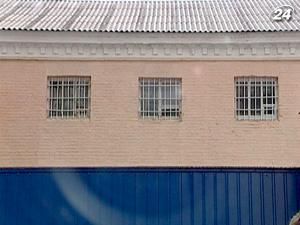 Тимошенко прячут от мира за "семью замками" Тимошенко прячут от мира за "семью замками"