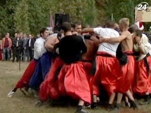 У Запоріжжі козаки змагались "лава на лаву" У Запоріжжі козаки змагались "лава на лаву"