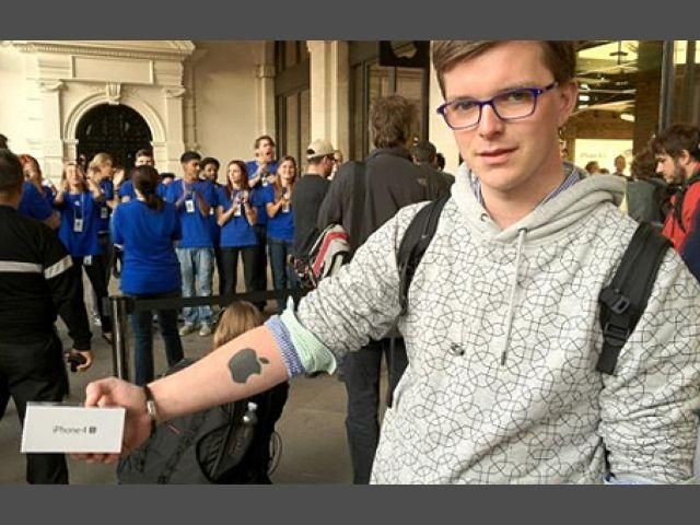 Ажіотаж у Apple: Черга за новим iPhone 4S Ажіотаж у Apple: Черга за новим iPhone 4S