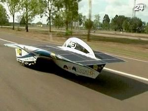 Автомобілі на сонячних батареях перетнуть усю Австралію