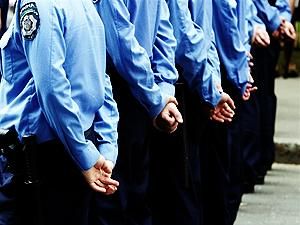 Через Януковича і Медведєва у Донецьку посилено працюватимуть правоохоронці Через Януковича і Медведєва у Донецьку посилено працюватимуть правоохоронці